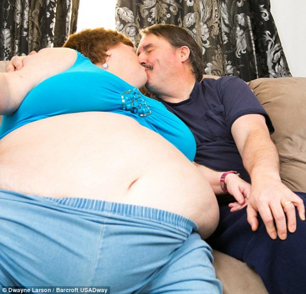 Большие и жирные женщины возбуждают накаченного парня с членом