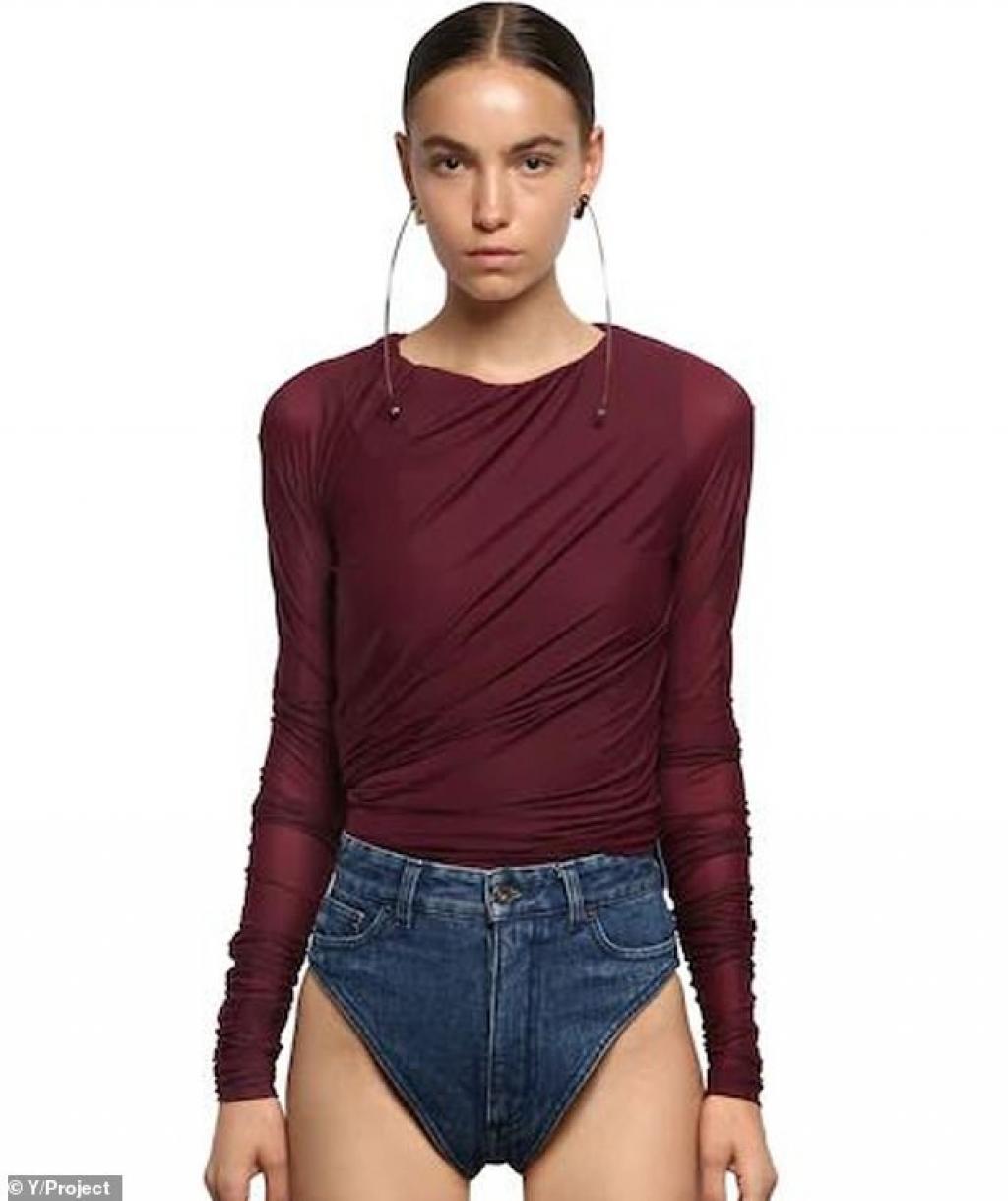 Bizarre et très effrontée, cette nouvelle tendance de shorts en jeans